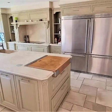 Apartment Read Host Profile Before Requesting - Luxury *