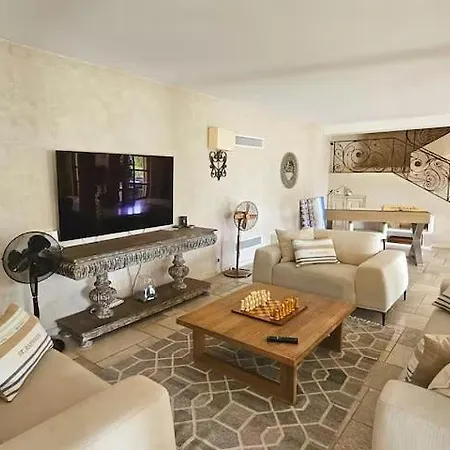 Read Host Profile Before Requesting - Luxury